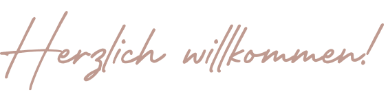 Schriftzug in einer eleganten Schriftart mit den Worten 'Herzlich willkommen!' in brauner Farbe.